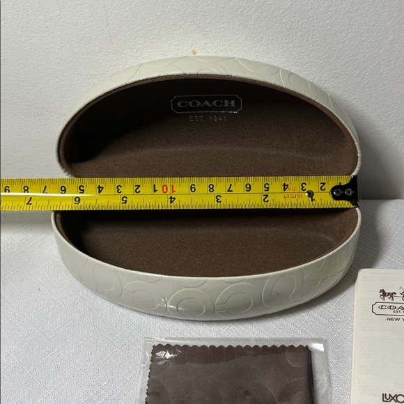 New. COACH Large White Logo Eyeglass Sunglass Hard Clamshell Case & lint cloth. - Picture 5 of 7